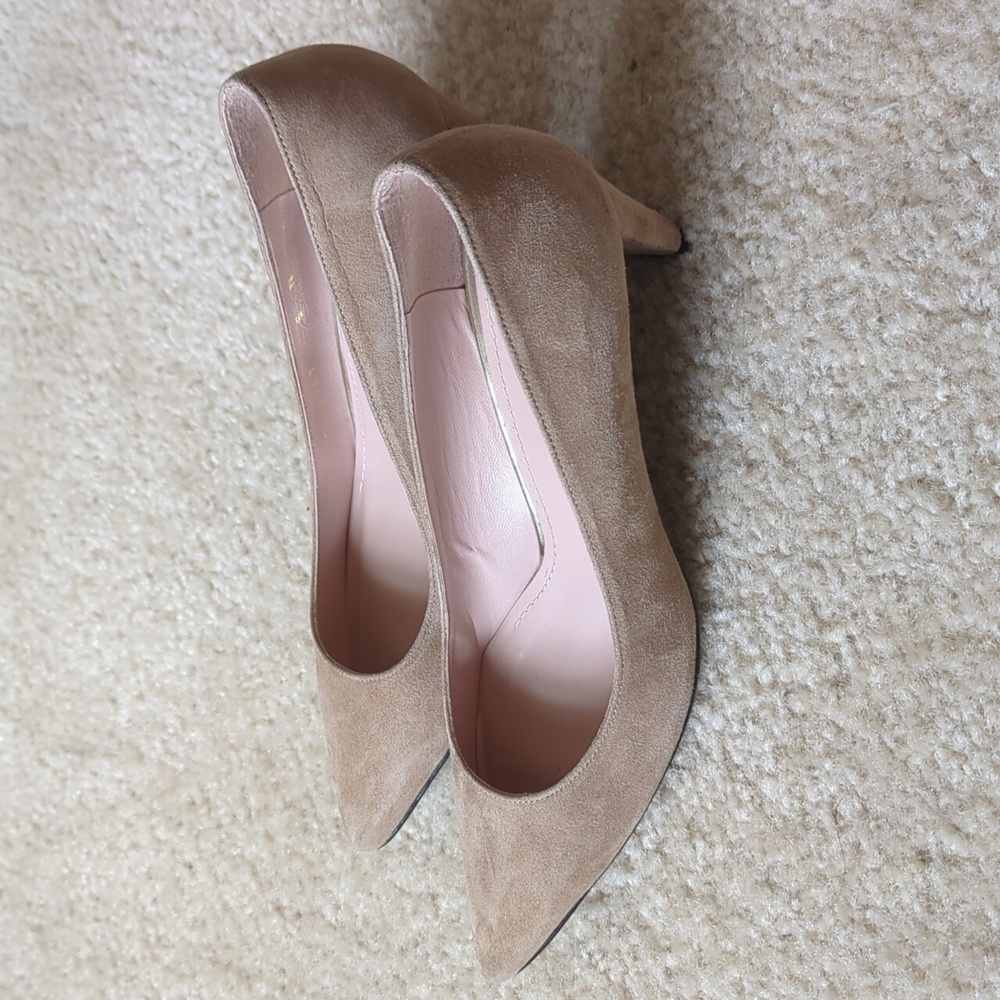 Stuart Weitzman Beige low heels size 6 - Picture 4 of 10